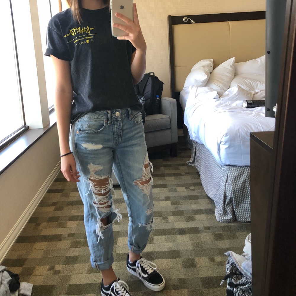 AMERICAN EAGLE | Distressed Tomgirl Jeans